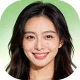 说球帝美女主播阿花的绿色清新风格头像，长发微笑表情温和亲切